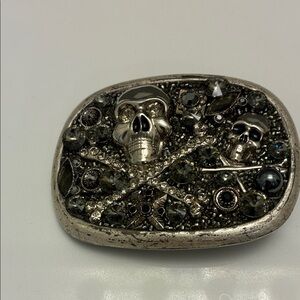 Skull & Crossbones Jeweled Belt Buckle - Gunmetal